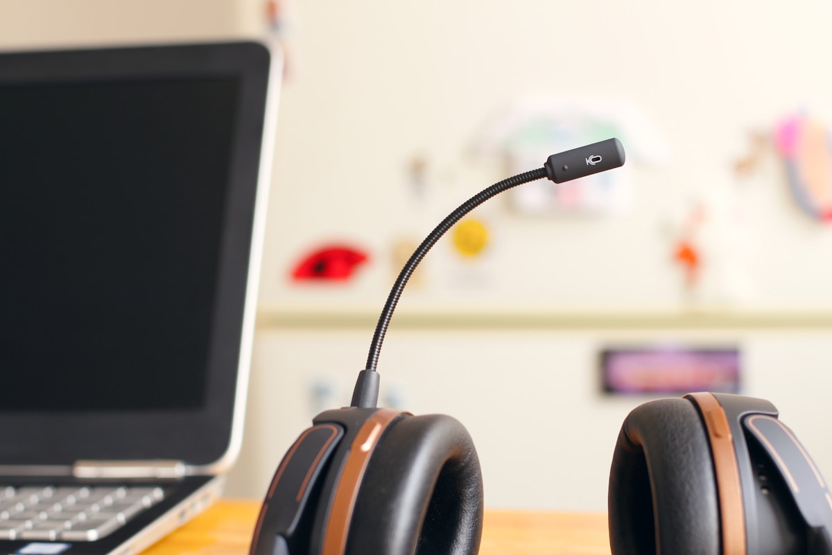 Customer service team using AI chatbots to manage online support conversations