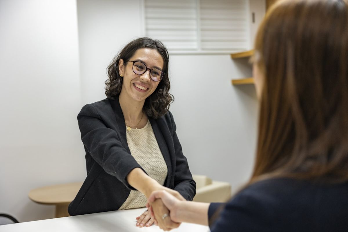 Recruiter using AI tools to review candidates and manage hiring workflows